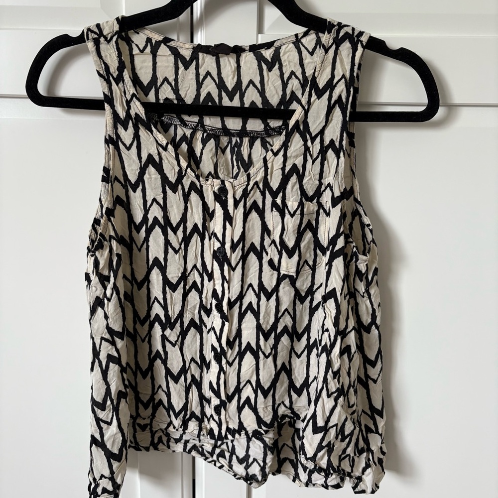 FOREVER 21, Black and White Patterned Women's Top Size M